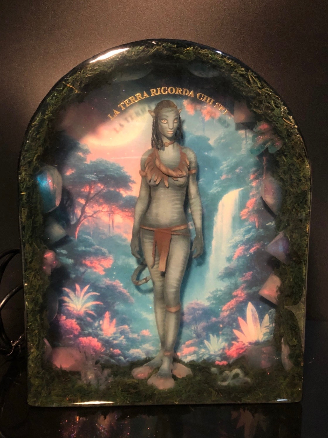 LA TERRA RICORDA CHI SEI – Resin light art