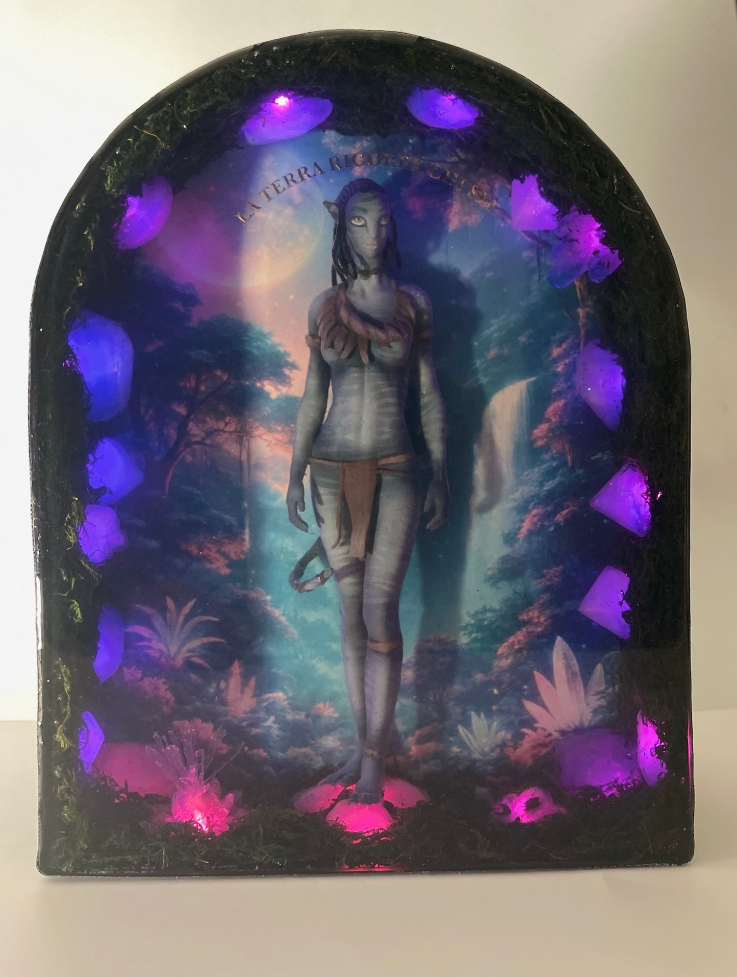 LA TERRA RICORDA CHI SEI – Resin light art