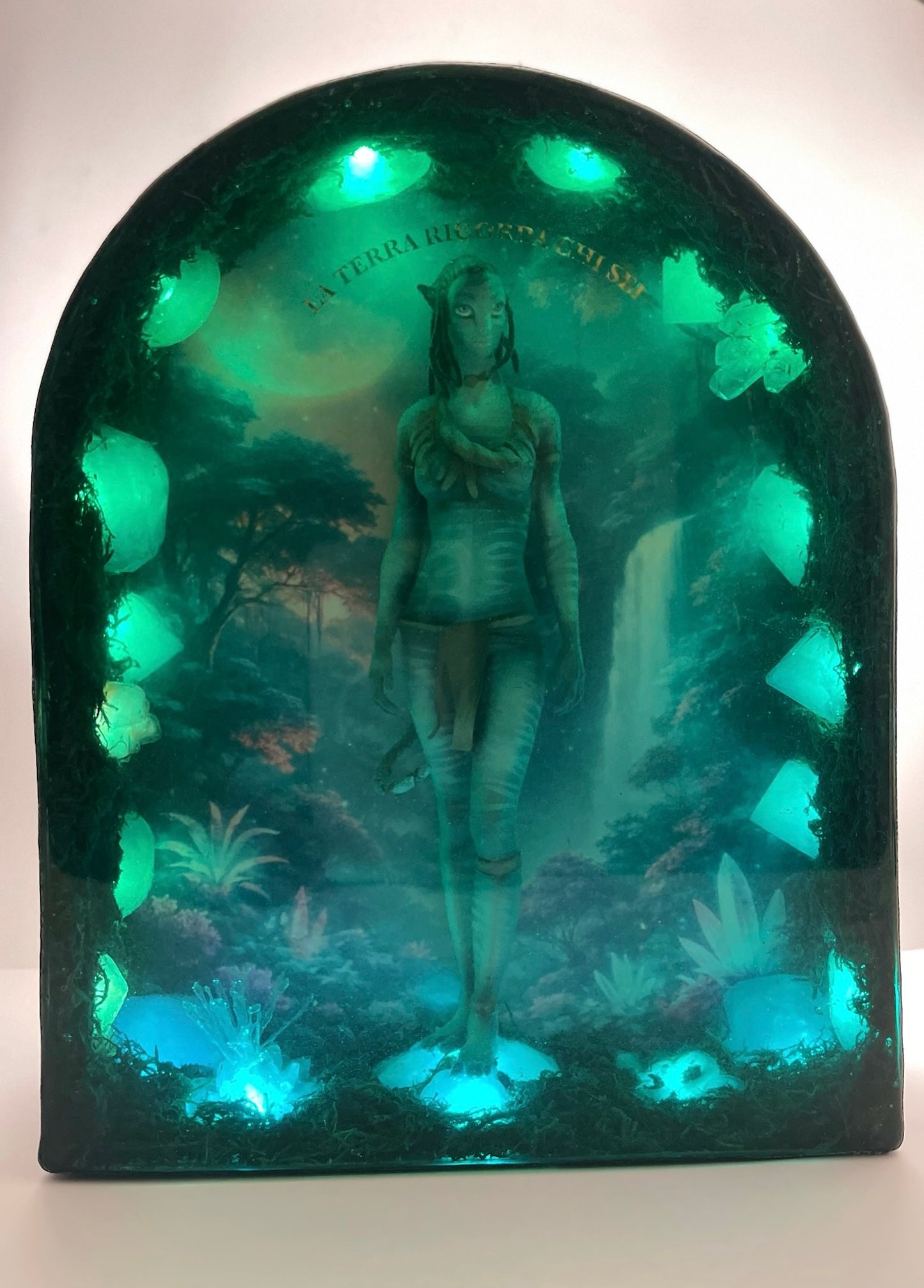 LA TERRA RICORDA CHI SEI – Resin light art
