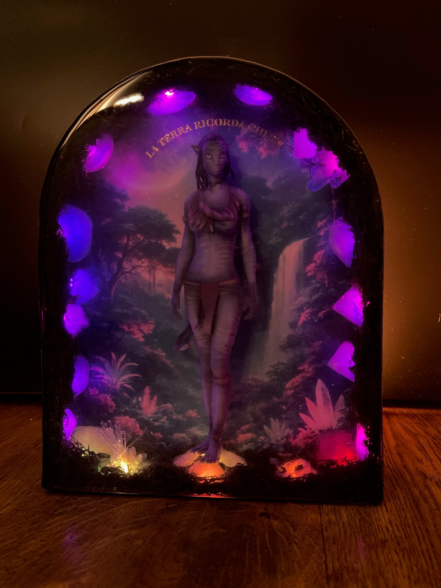 LA TERRA RICORDA CHI SEI – Resin light art