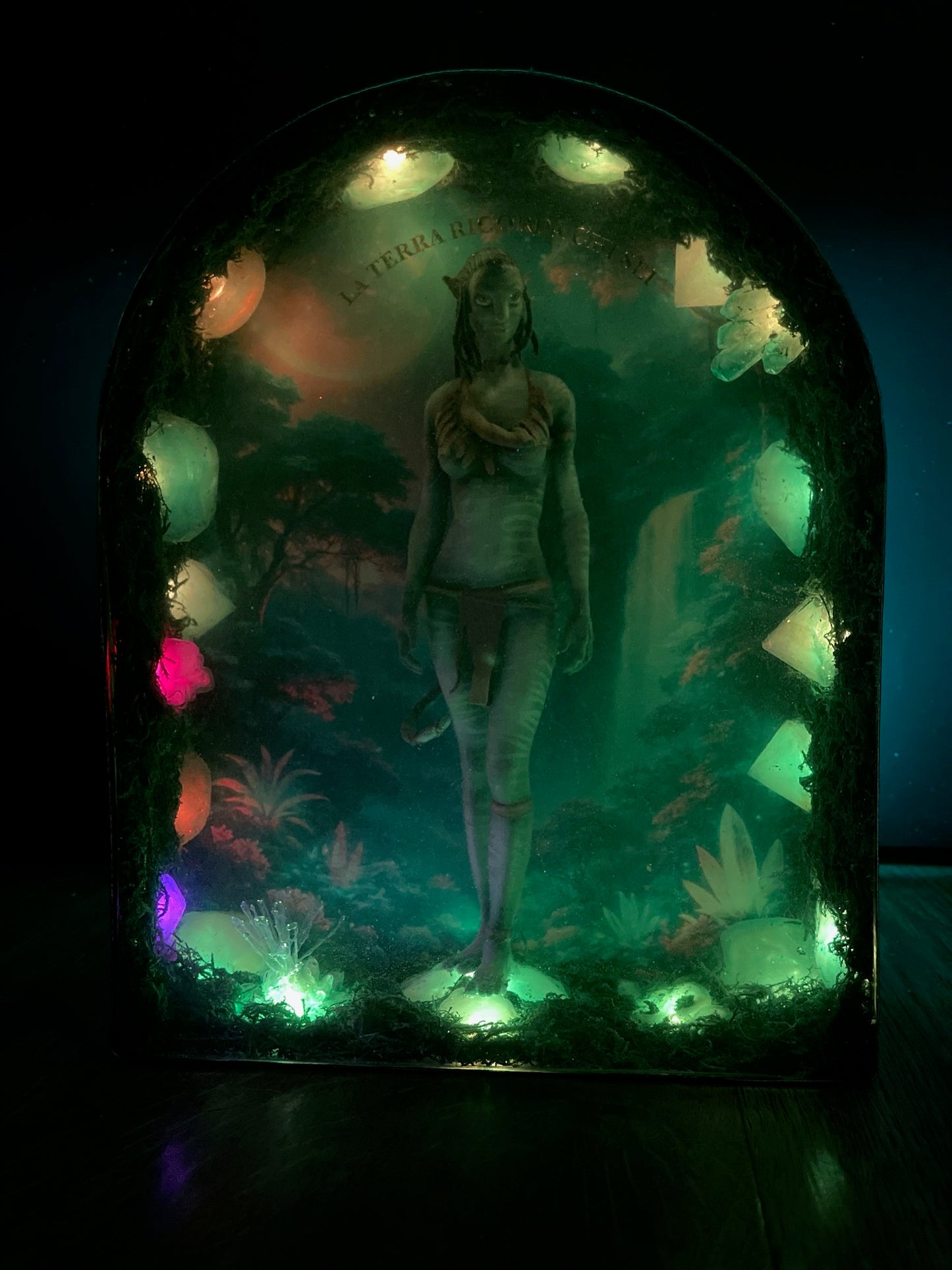 LA TERRA RICORDA CHI SEI – Resin light art