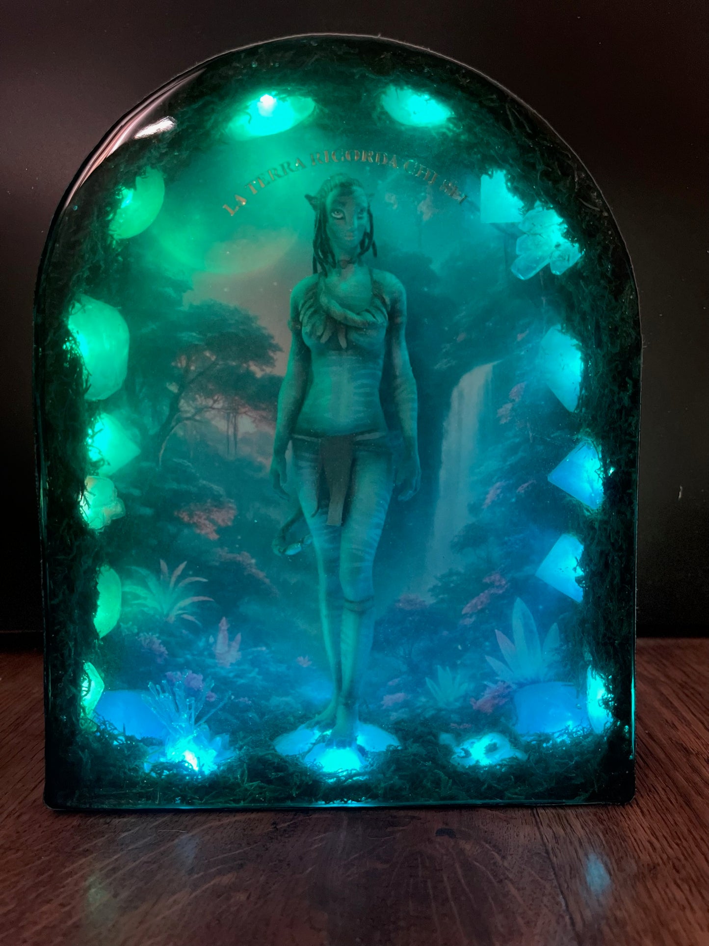 LA TERRA RICORDA CHI SEI – Resin light art