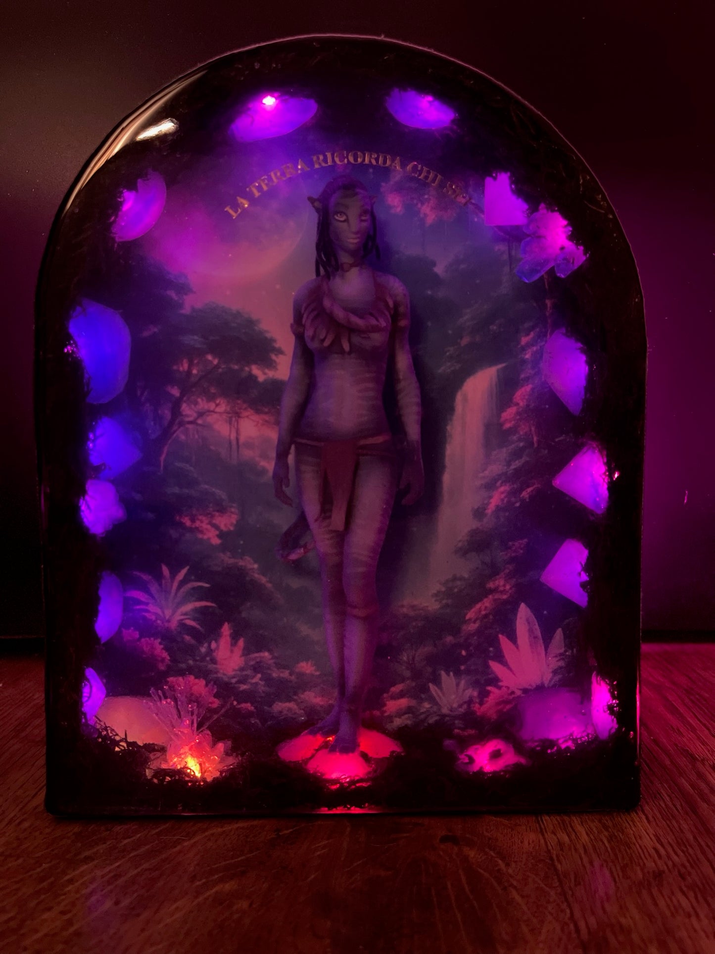 LA TERRA RICORDA CHI SEI – Resin light art