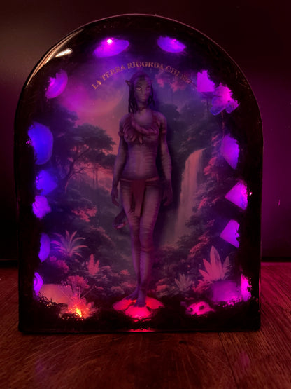 LA TERRA RICORDA CHI SEI – Resin light art