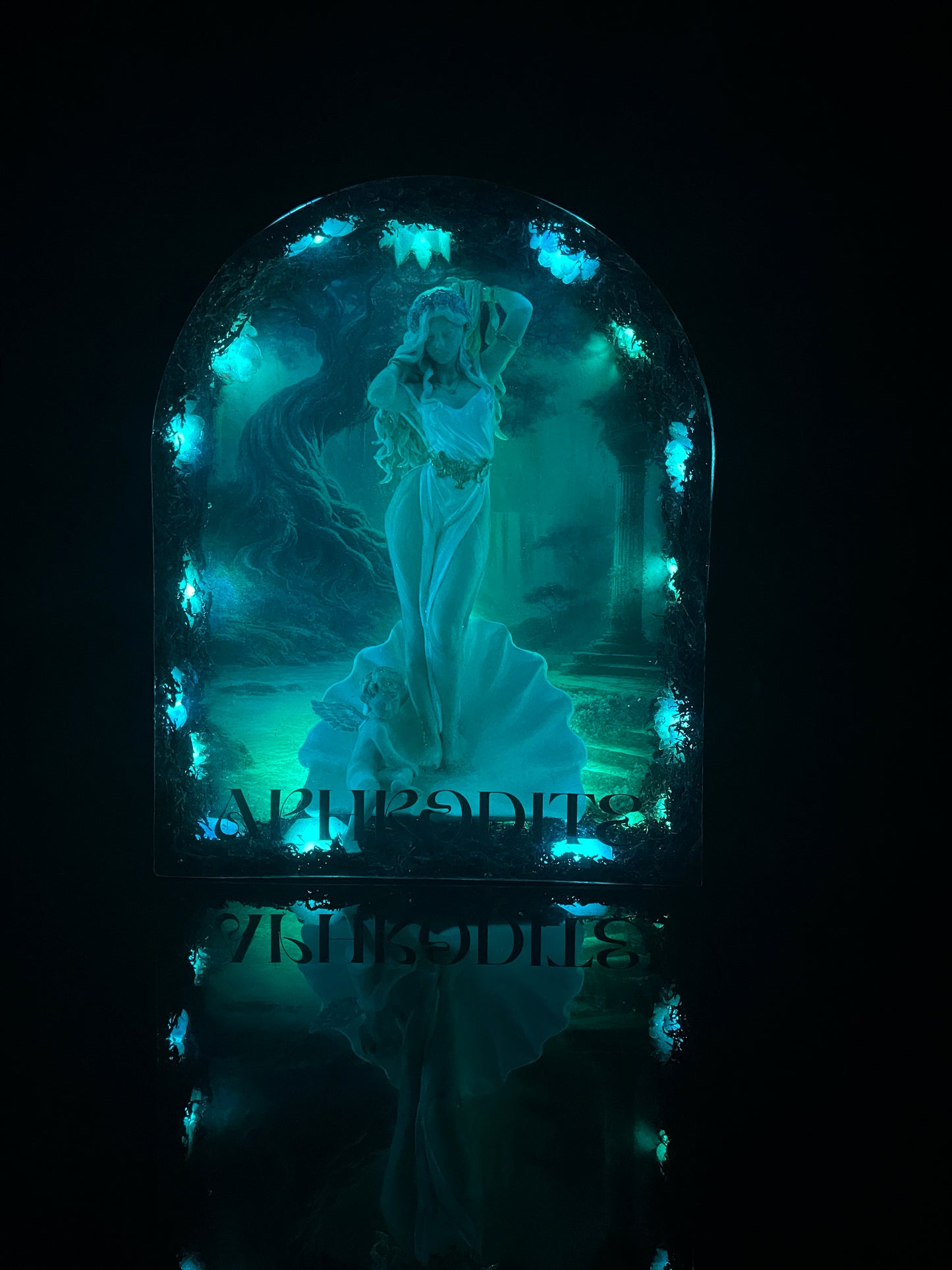 APHRODITE – Luminous Work in Resin