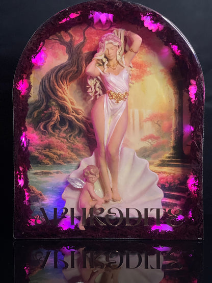 APHRODITE – Luminous Work in Resin