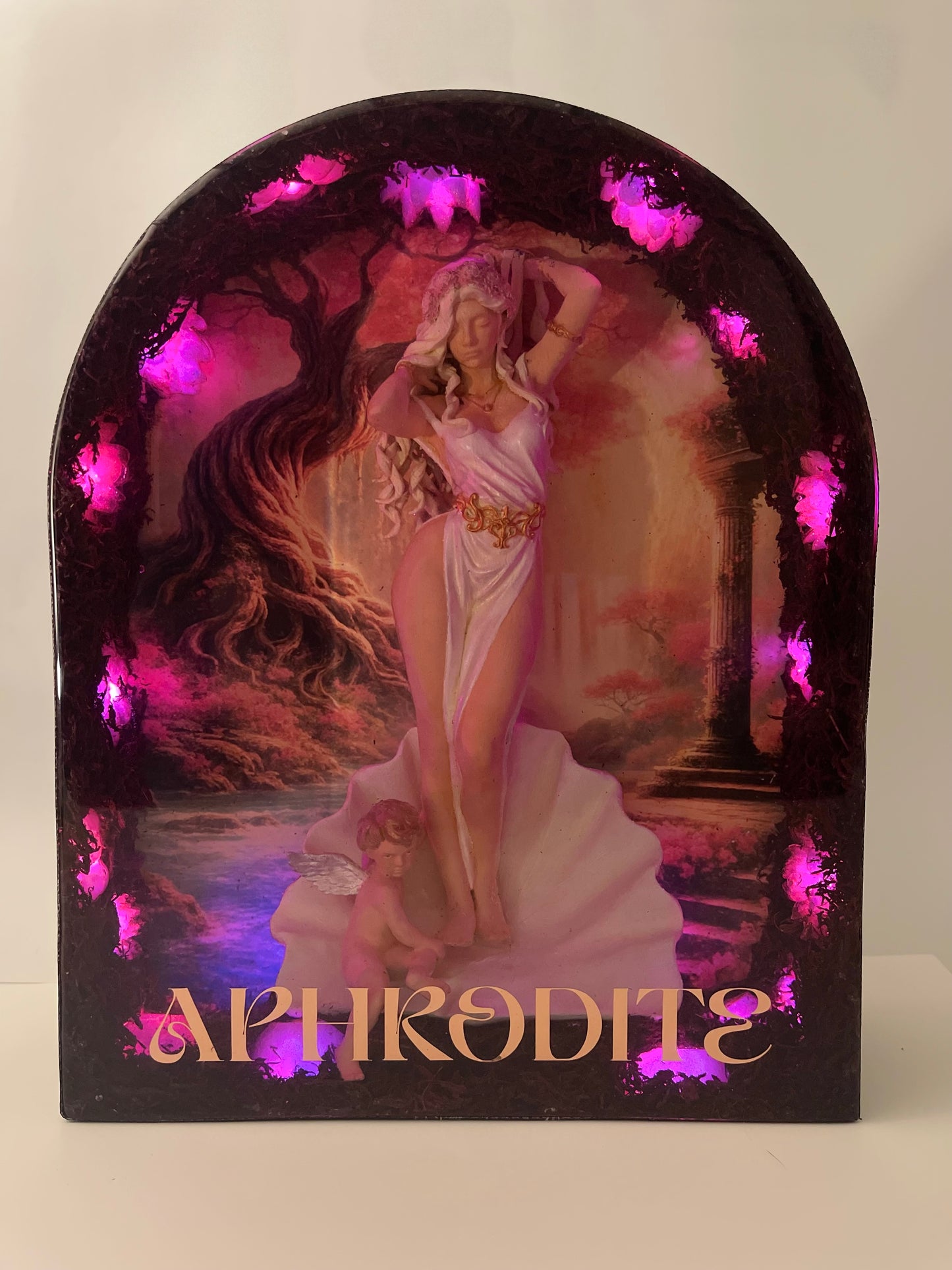 APHRODITE – Luminous Work in Resin