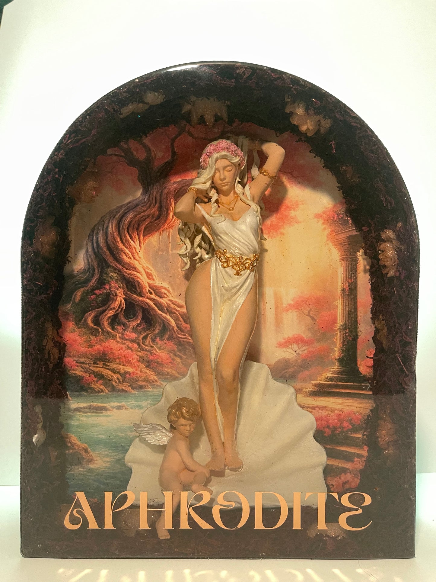 APHRODITE – Luminous Work in Resin