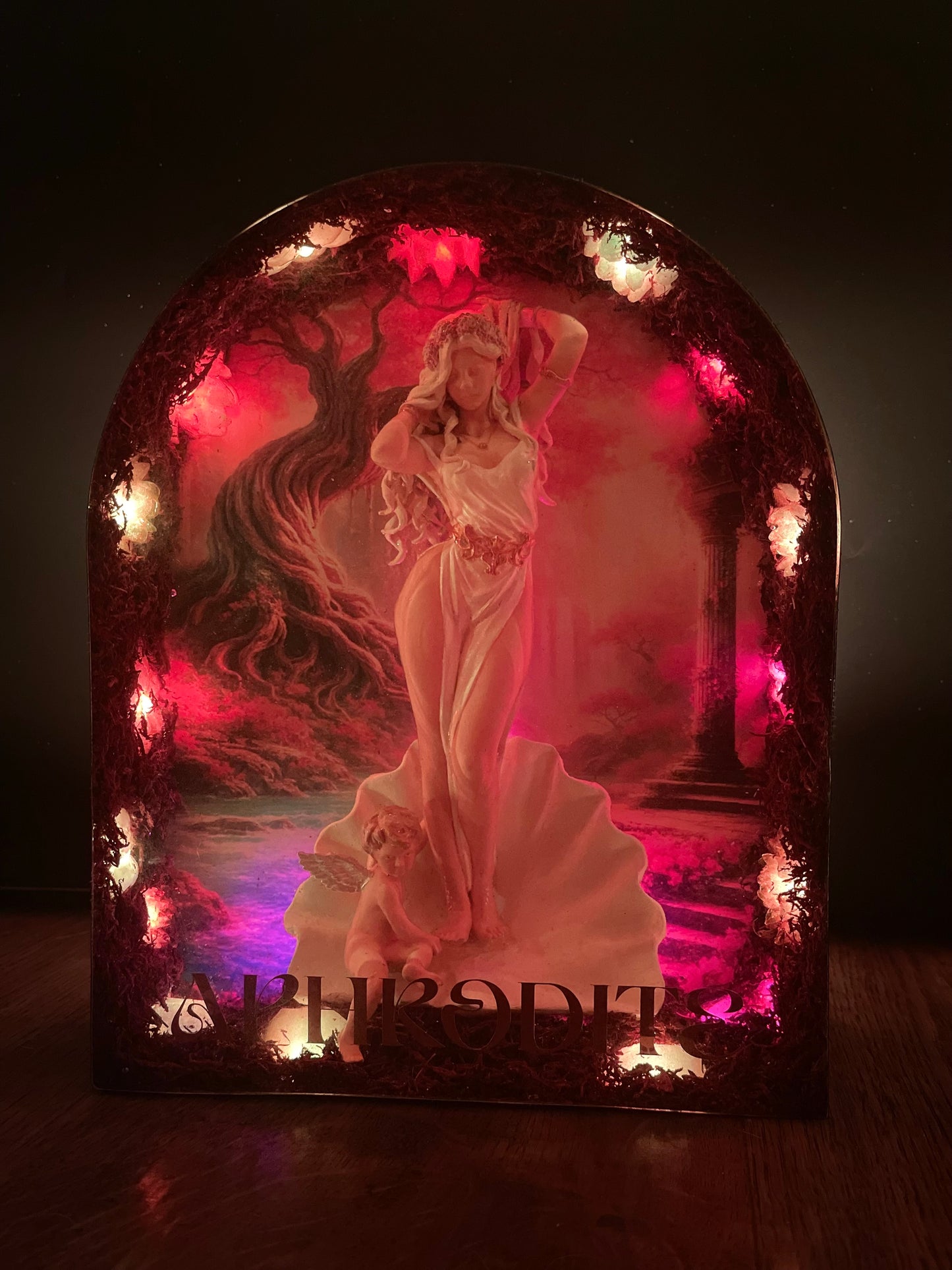 APHRODITE – Luminous Work in Resin