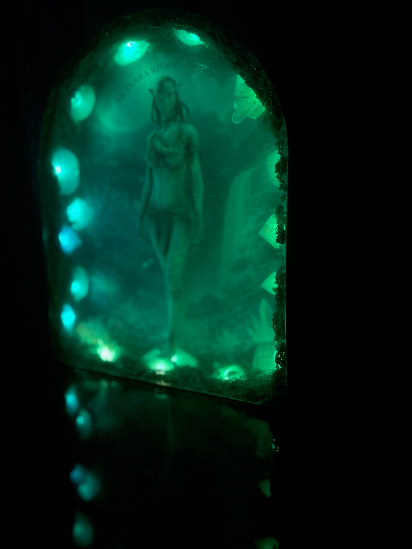 LA TERRA RICORDA CHI SEI – Resin light art