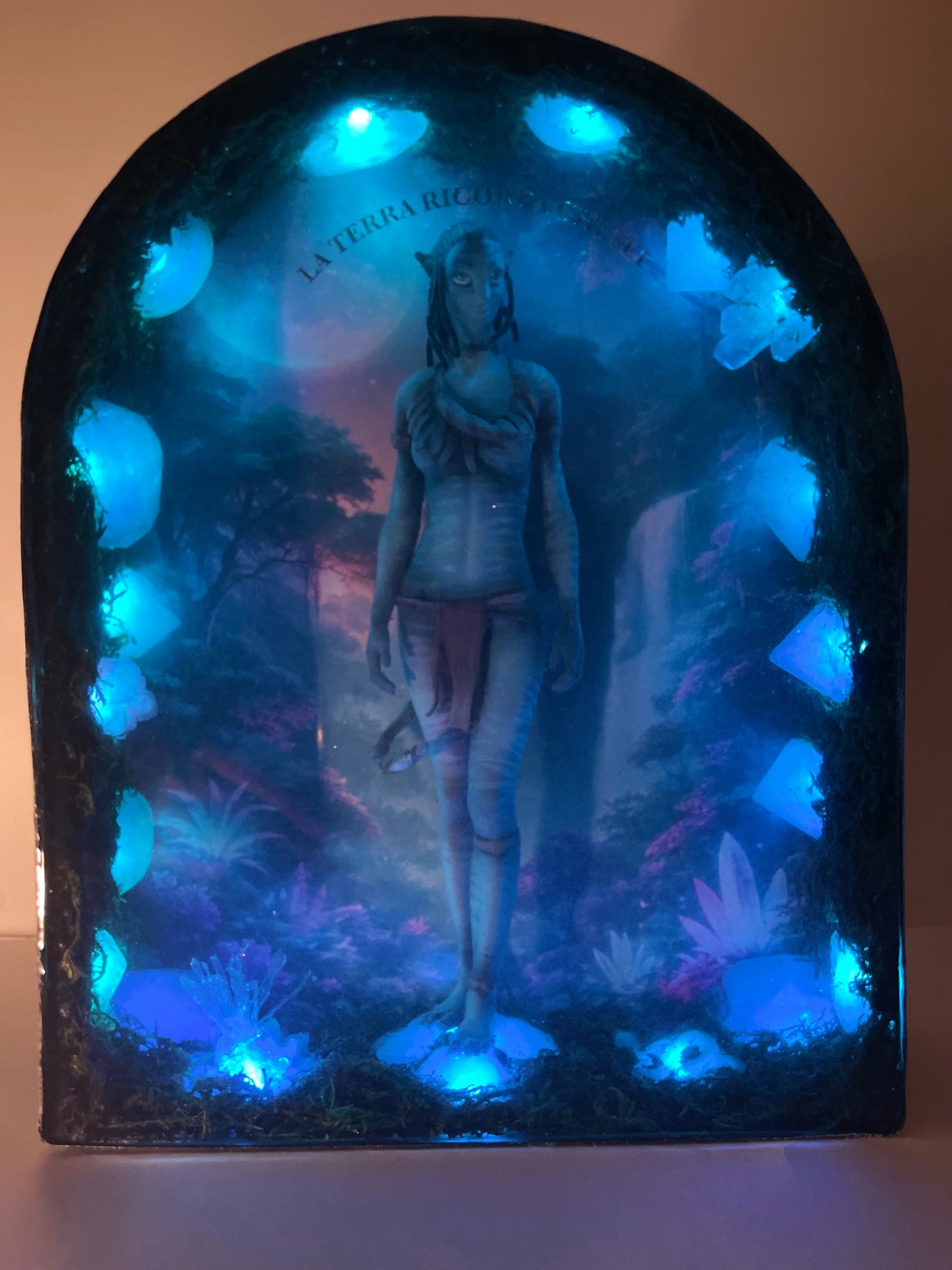 LA TERRA RICORDA CHI SEI – Resin light art