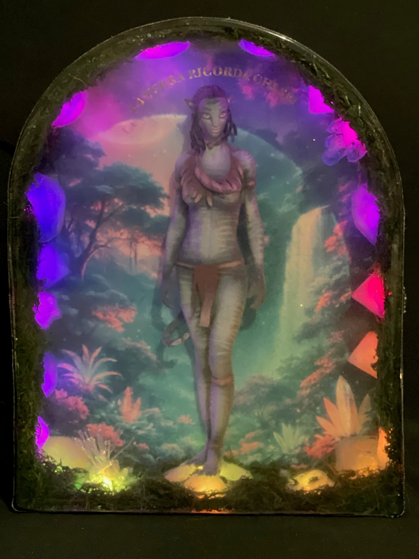 LA TERRA RICORDA CHI SEI – Resin light art