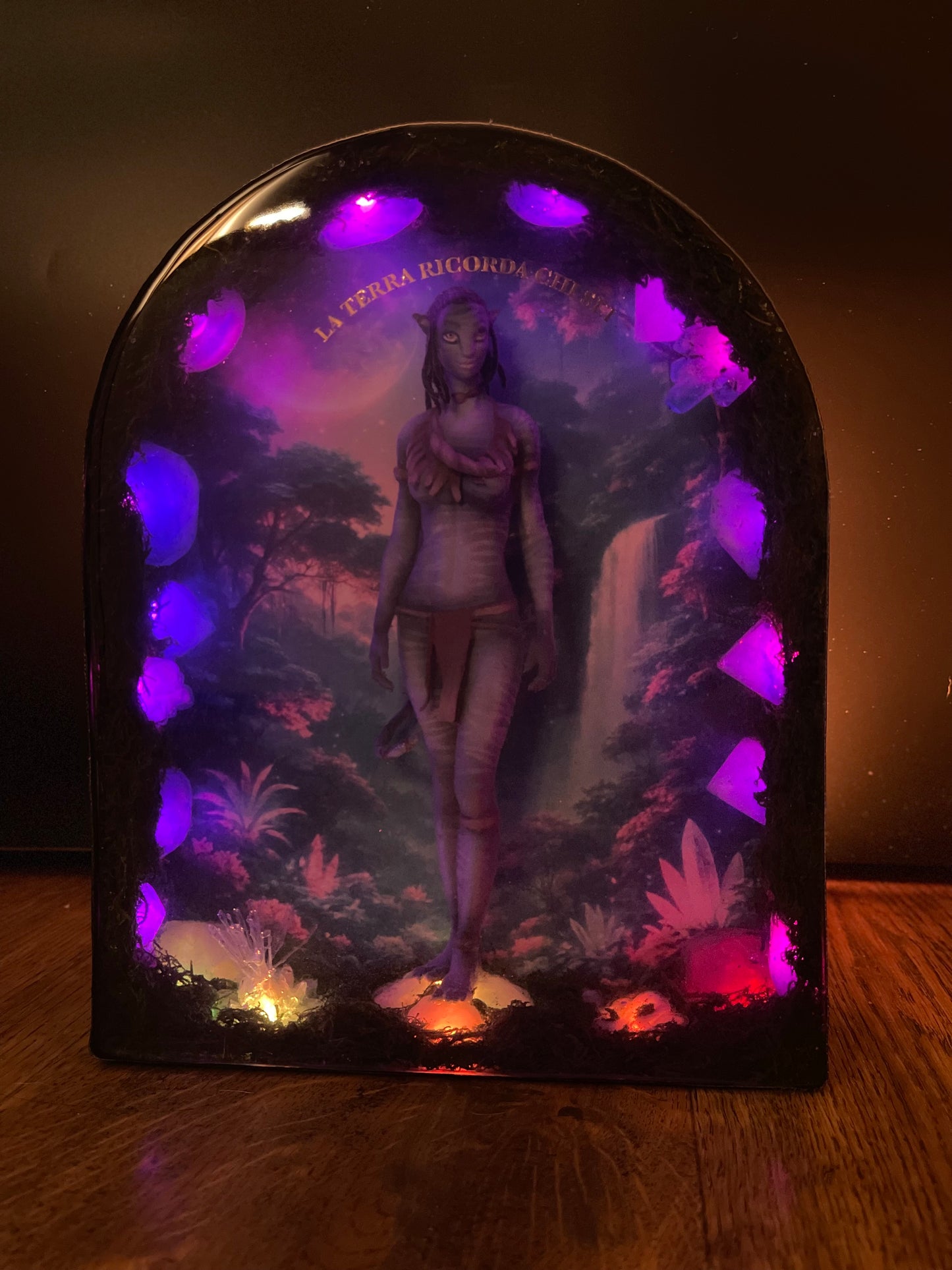 LA TERRA RICORDA CHI SEI – Resin light art