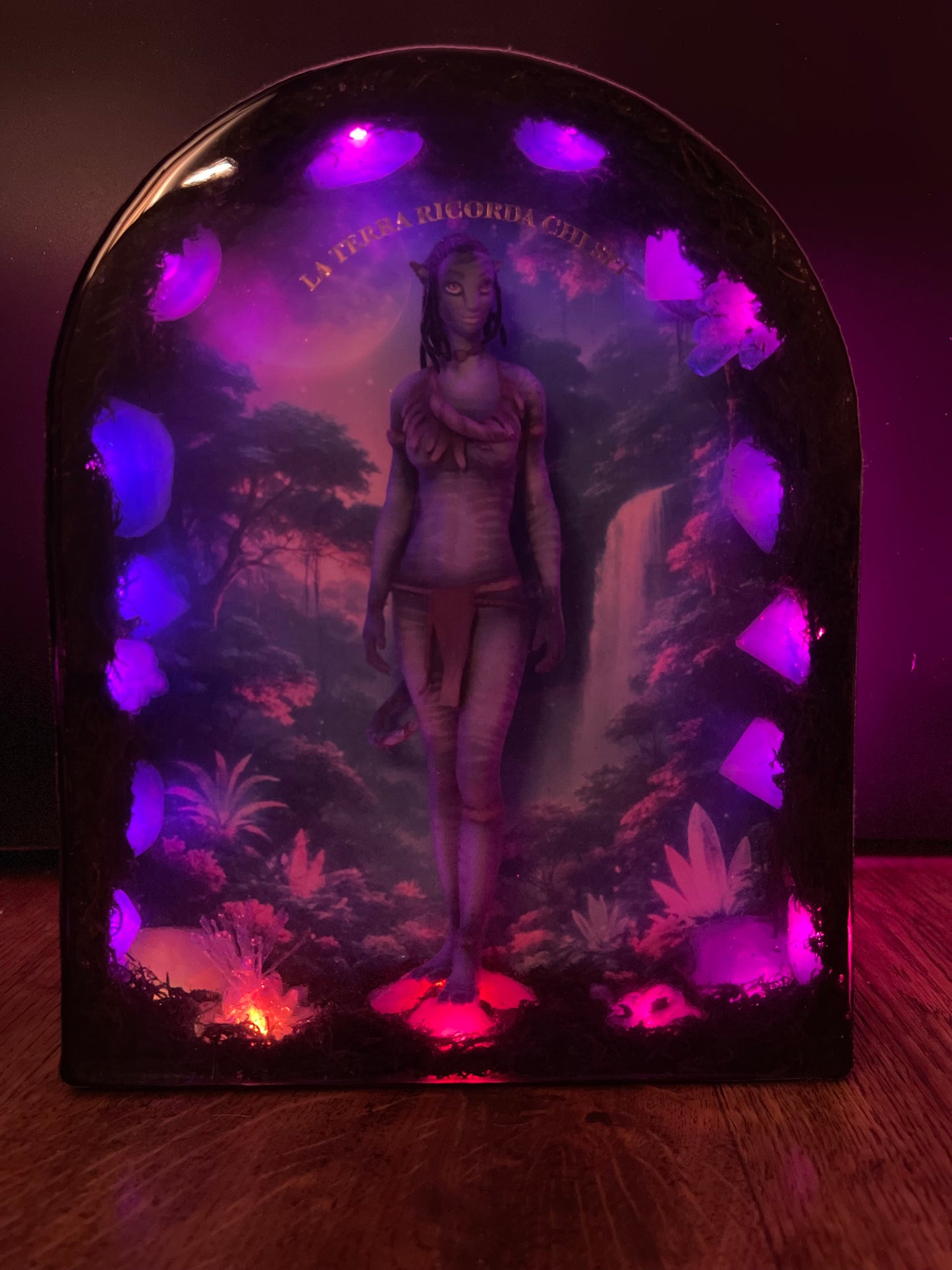 LA TERRA RICORDA CHI SEI – Resin light art