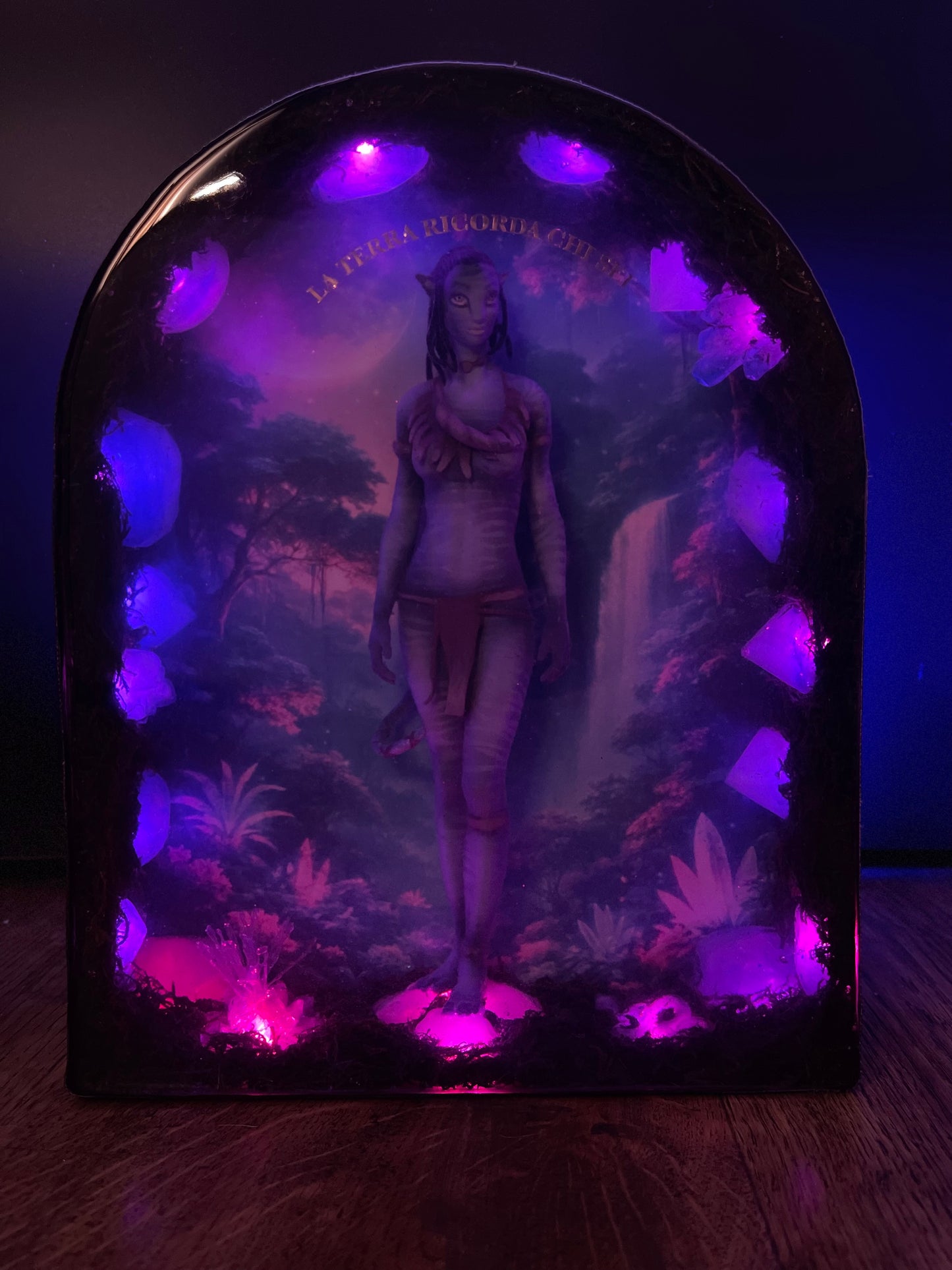 LA TERRA RICORDA CHI SEI – Resin light art
