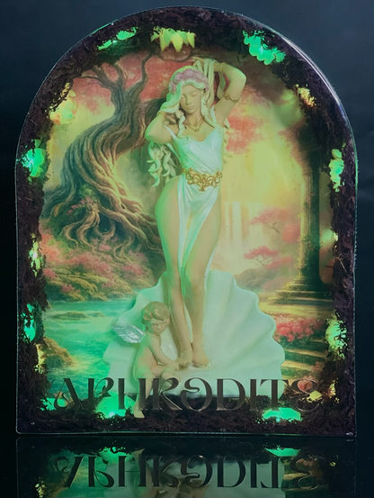 APHRODITE – Luminous Work in Resin