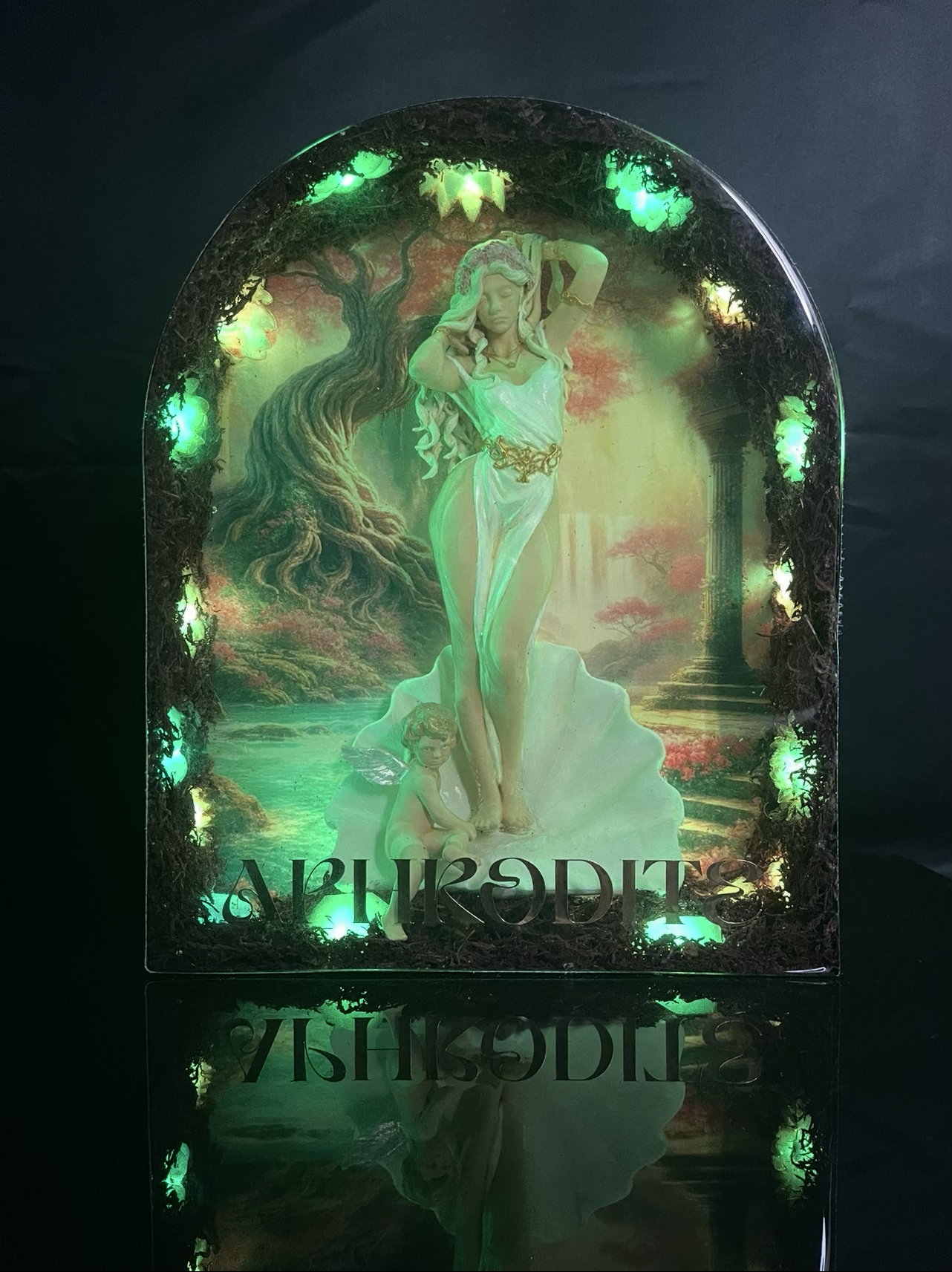 APHRODITE – Luminous Work in Resin