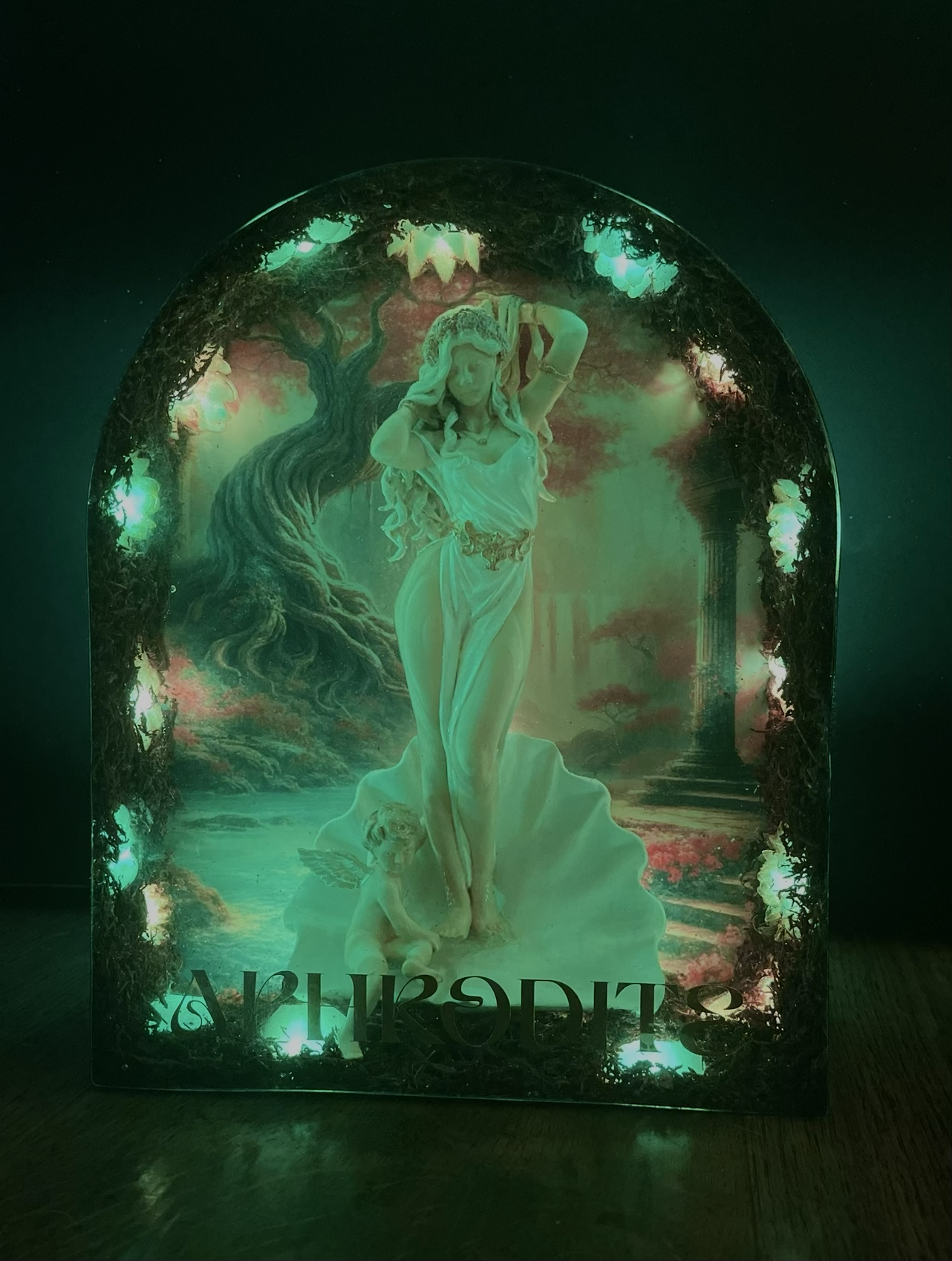 APHRODITE – Luminous Work in Resin