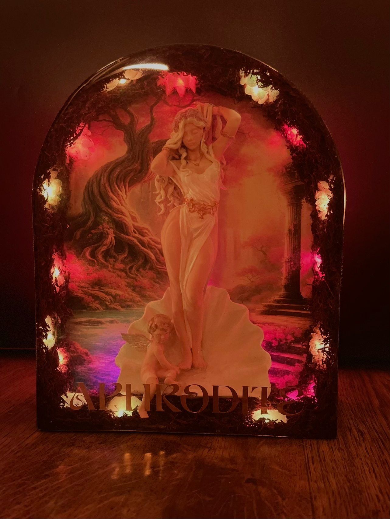 APHRODITE – Luminous Work in Resin