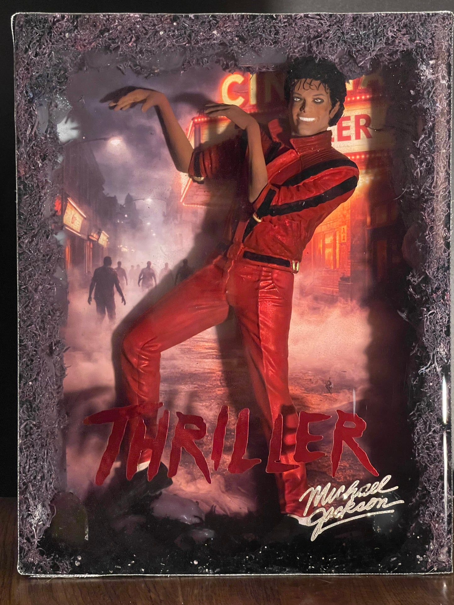 Michael Jackson Thriller Resin Light Art – Lampada Artistica LED Fatta a Mano | Pezzo Unico EMPYROS
