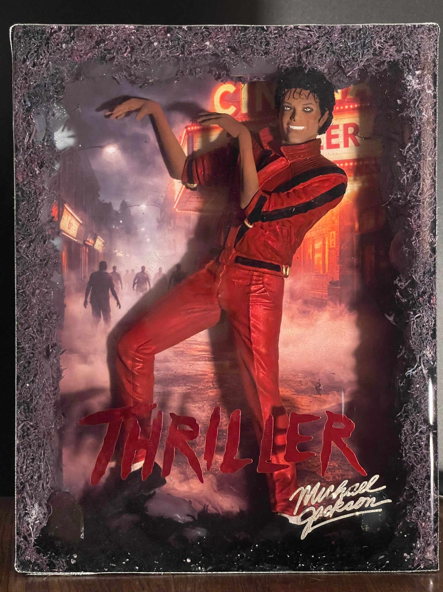 Michael Jackson Thriller Resin Light Art – Lampada Artistica LED Fatta a Mano | Pezzo Unico EMPYROS