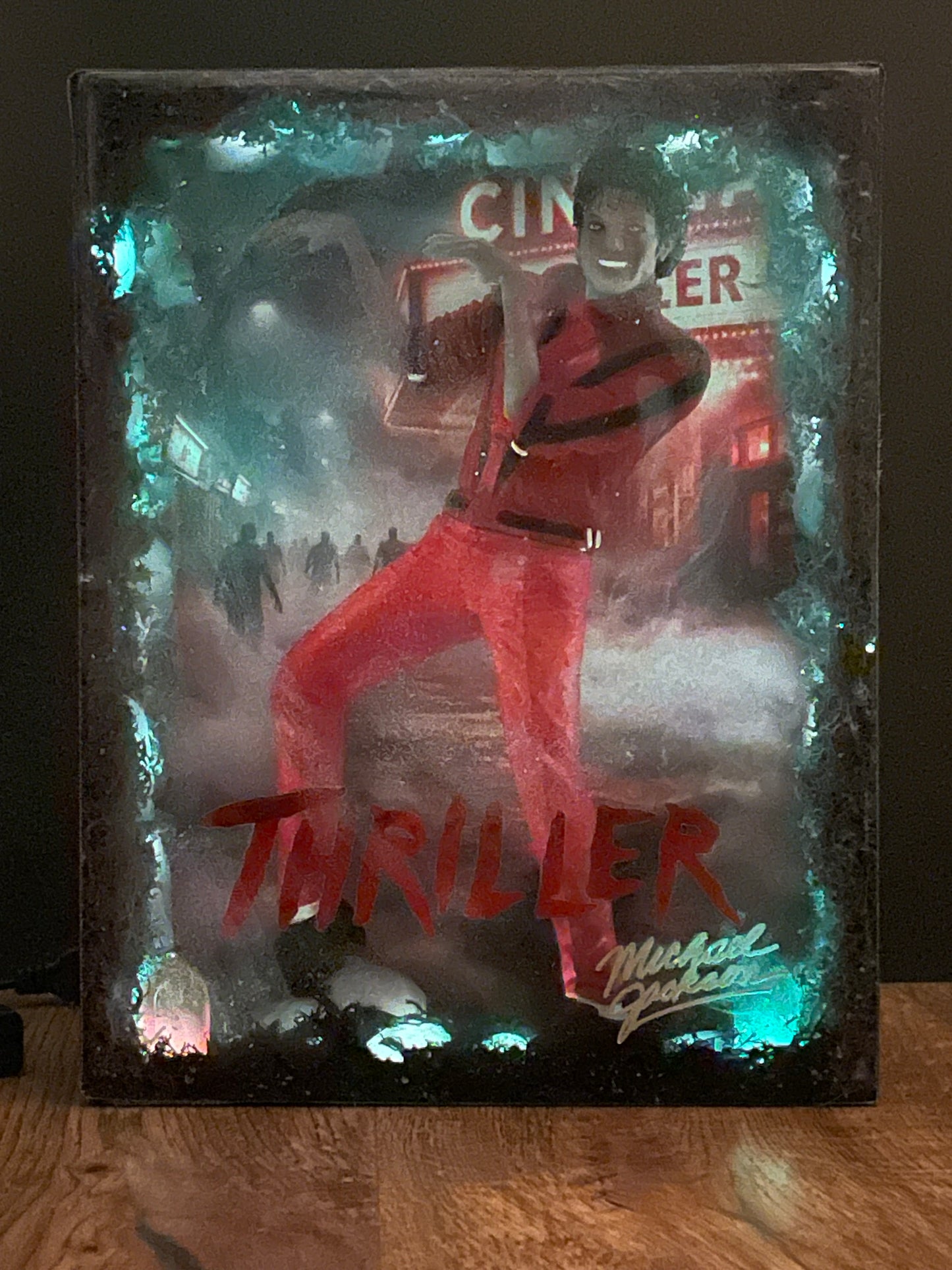 Michael Jackson Thriller Resin Light Art – Lampada Artistica LED Fatta a Mano | Pezzo Unico EMPYROS